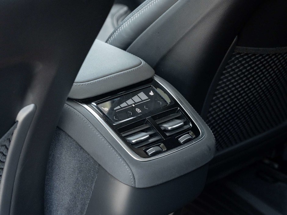 2025 Volvo XC90 Ultra Bright Theme-22