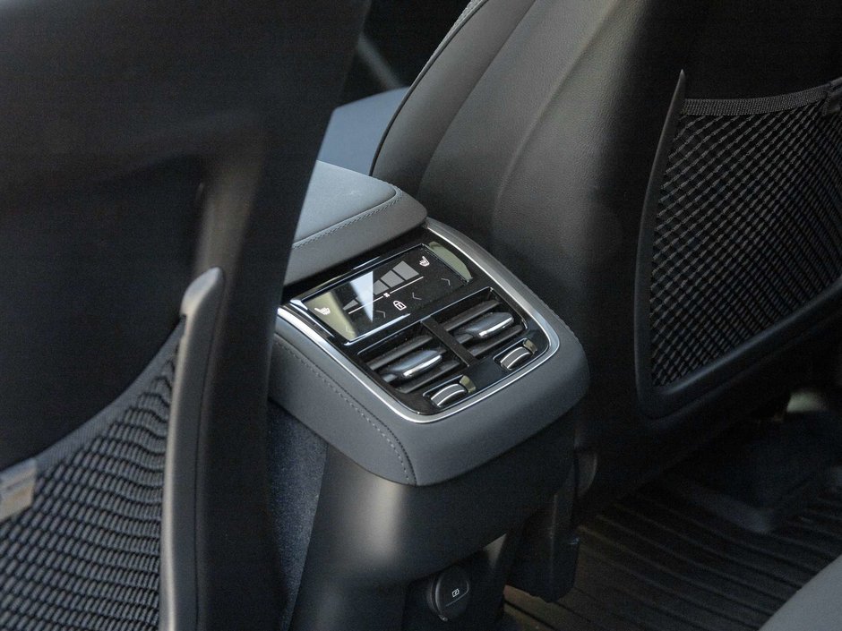 2026 Volvo XC90 Plus Dark Theme-24