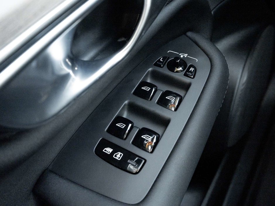 2026 Volvo XC90 Plus Dark Theme-14