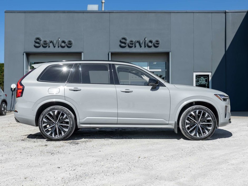 2026 Volvo XC90 Plus Dark Theme-4