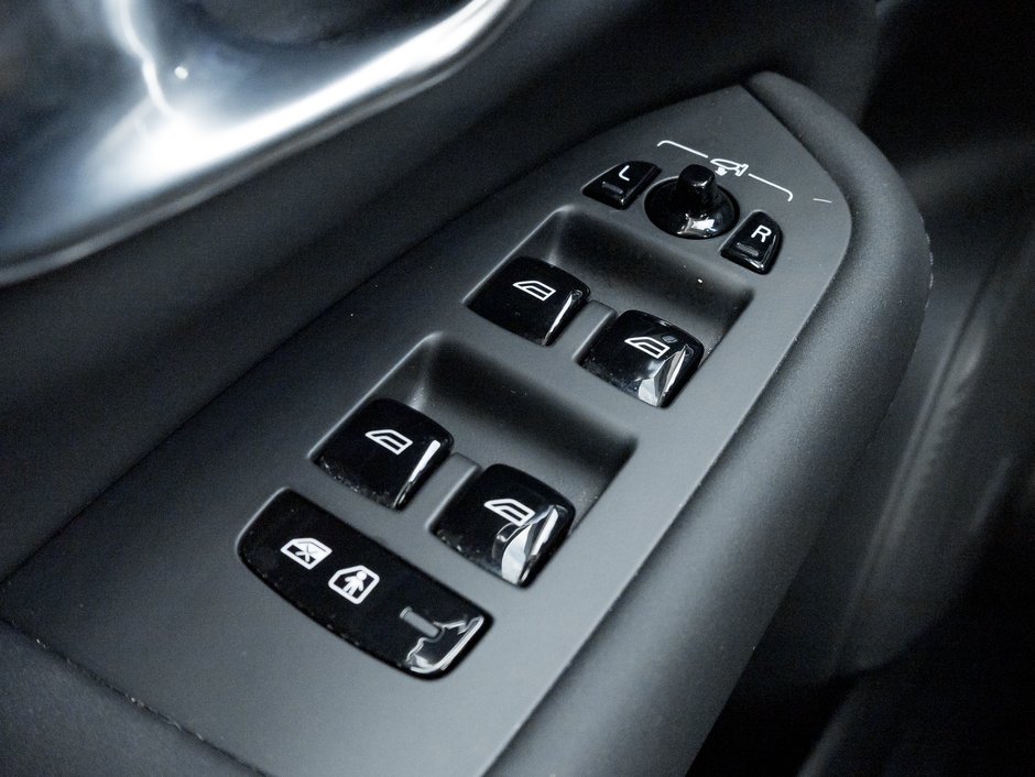 Volvo XC90 B6 AWD Core 7-Seater CURRENT MODEL YEAR  VOLVO CPO 2026-12