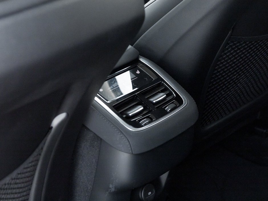 Volvo XC90 B6 AWD Core 7-Seater CURRENT MODEL YEAR  VOLVO CPO 2026-22