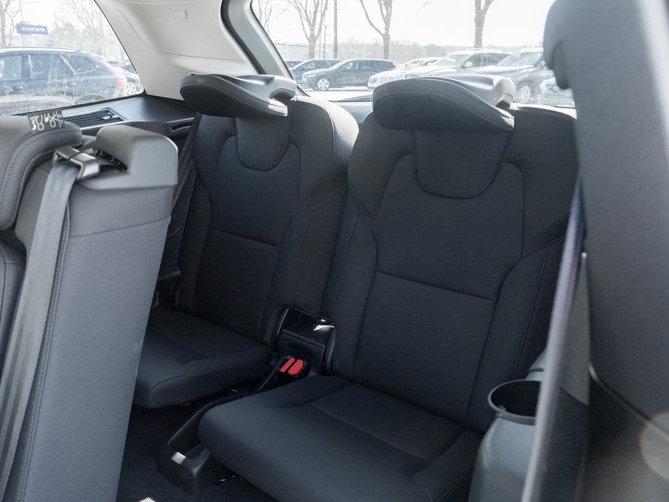 Volvo XC90 B6 AWD Plus Bright Theme 7-Seater 2026-25