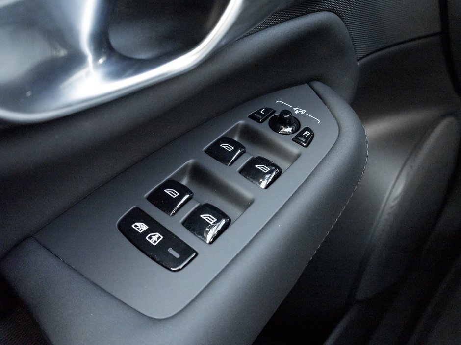 Volvo XC90 B6 AWD Plus Bright Theme 7-Seater 2026-14