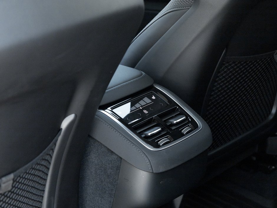 Volvo XC90 B6 AWD Plus Bright Theme 7-Seater 2026-24