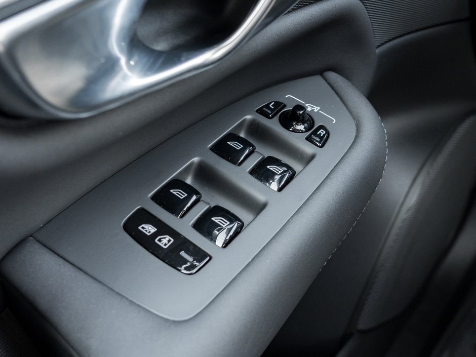 Volvo XC90 B6 AWD Plus Dark Theme  22 ALLOY WHEELS  CPO 2026-13