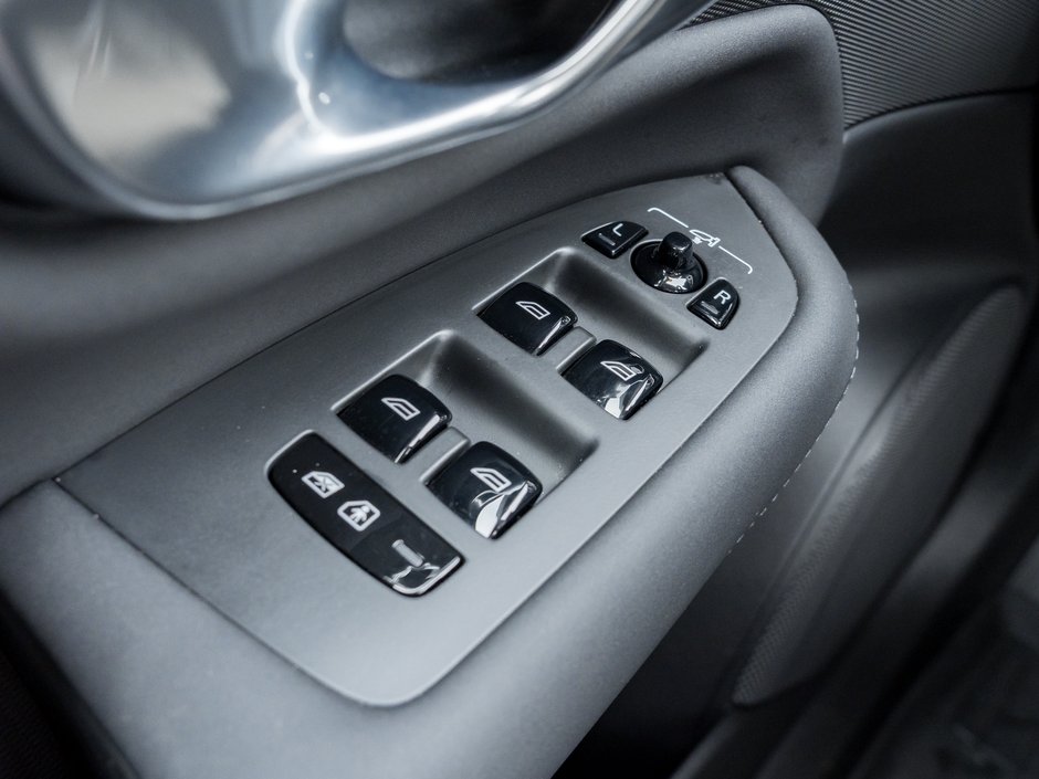 Volvo XC90 B6 AWD Core 7-Seater VOLVO CPO RATE FROM  3.49%* 2026-12