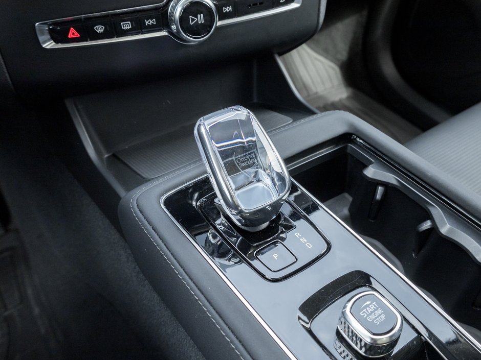 2026 Volvo XC90 B6 AWD Ultra Bright Theme 6-SEATER  HARMAN KARDON-17