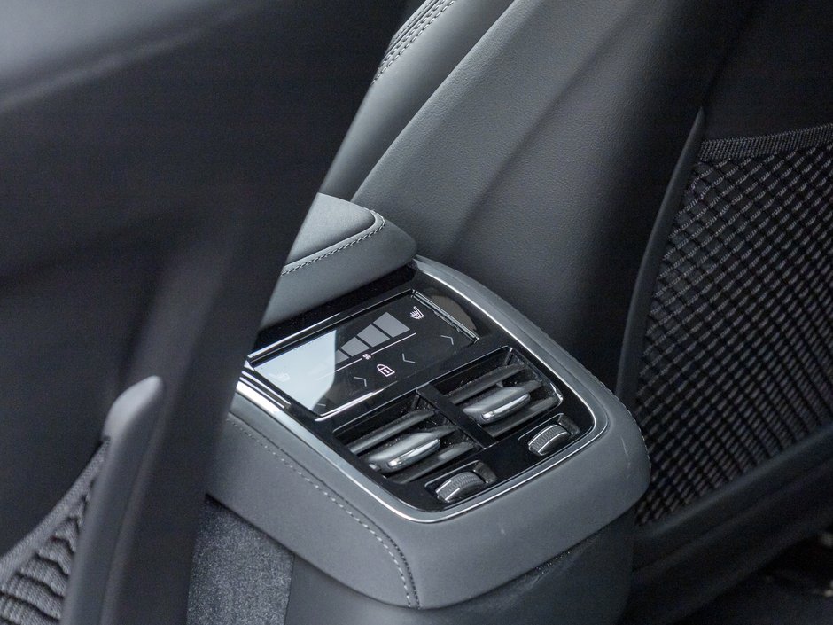 2026 Volvo XC90 B6 AWD Ultra Bright Theme 6-SEATER  HARMAN KARDON-24