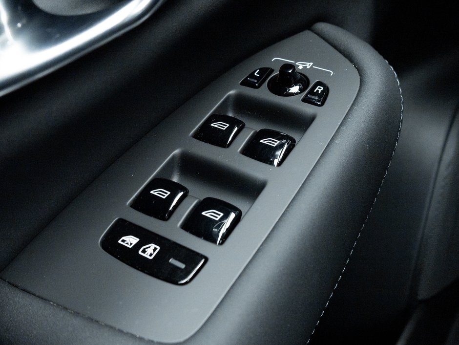 2026 Volvo XC90 B6 AWD ULTRA  LIKE NEW  LOW KM  DENIM BLUE  CPO-13