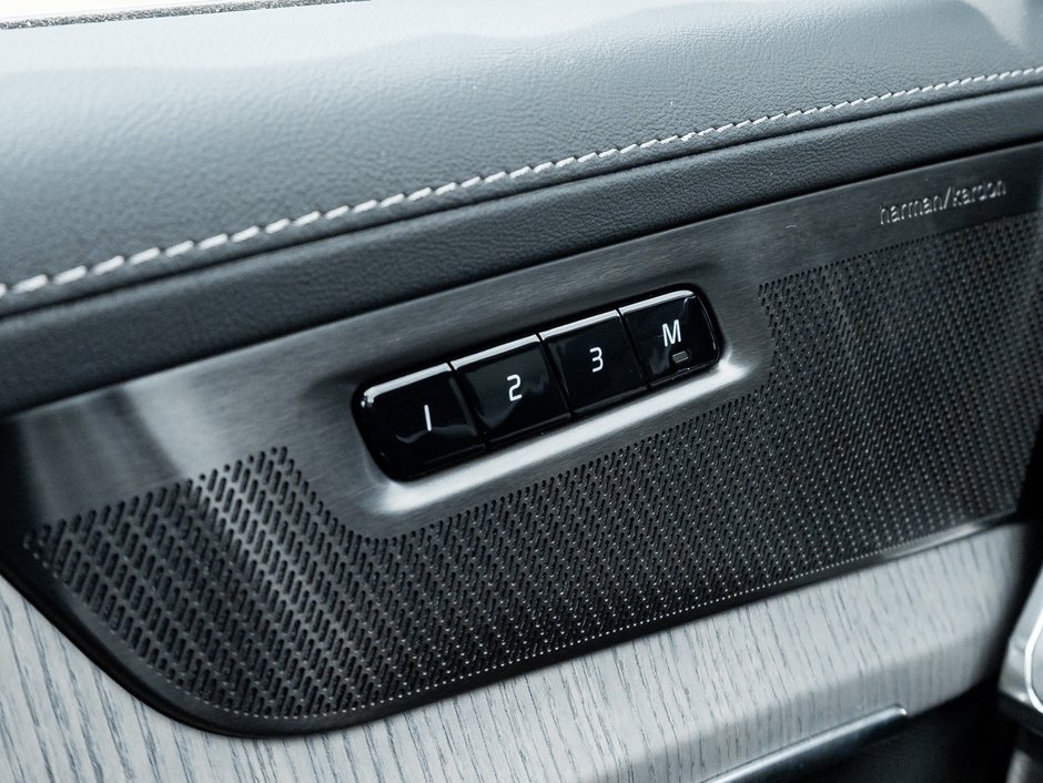 2026 Volvo XC90 B6 AWD ULTRA  LIKE NEW  LOW KM  DENIM BLUE  CPO-14