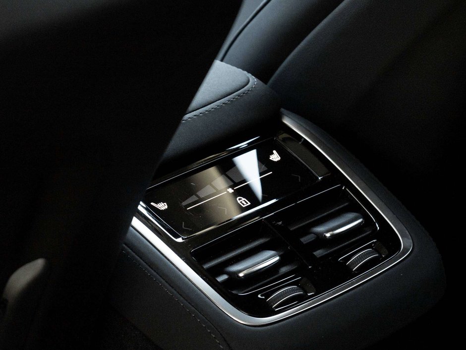 2026 Volvo XC90 Plus Dark Theme-25