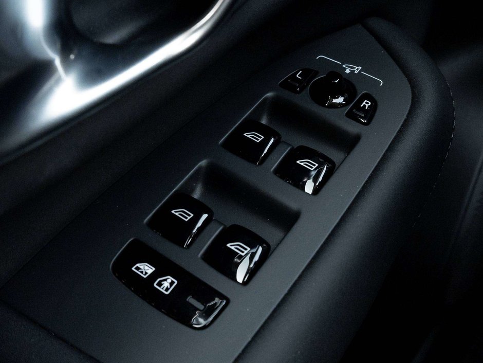 2026 Volvo XC90 Plus Dark Theme-14