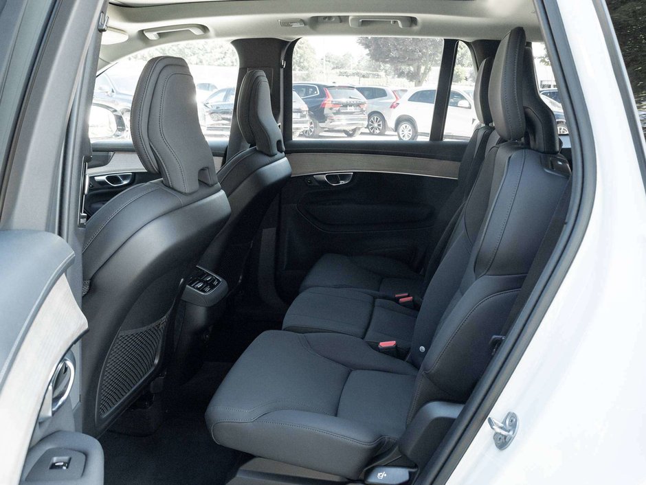 2026 Volvo XC90 Plus Dark Theme-24