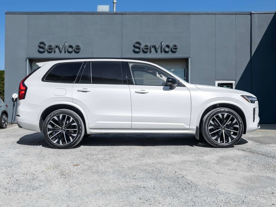 2026 Volvo XC90 Plus Dark Theme-4