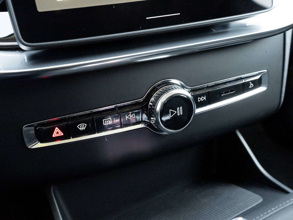 2026 Volvo XC90 Plus Dark Theme-19