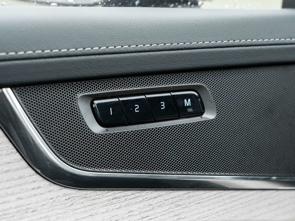 2026 Volvo XC90 Plus Dark Theme-14