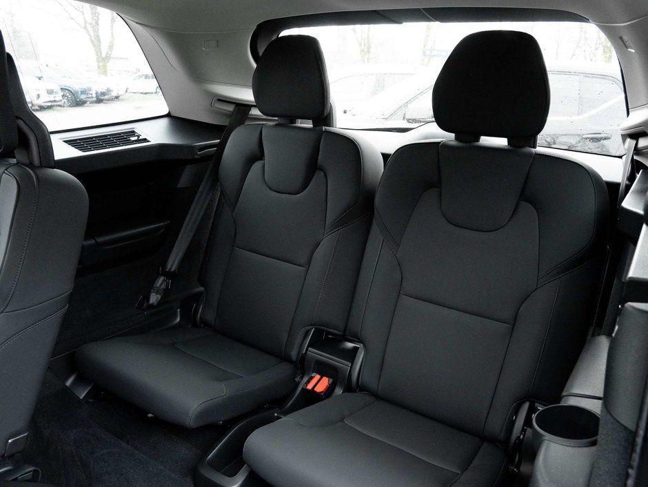 2026 Volvo XC90 Plus Dark Theme-24