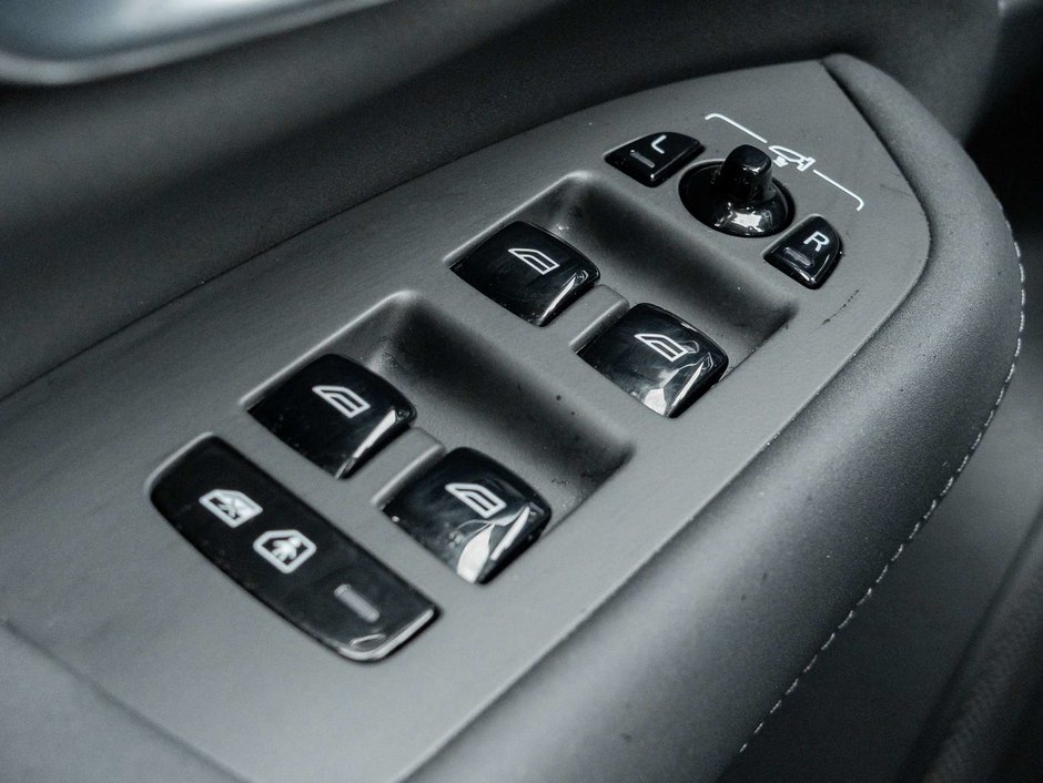 2026 Volvo XC90 Plus Dark Theme-13