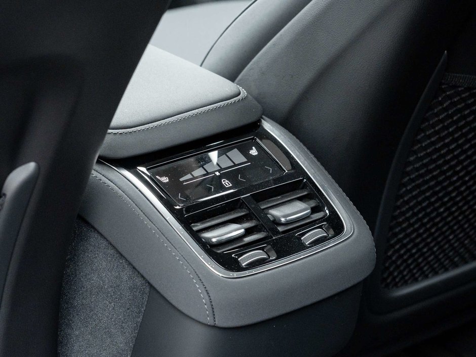 2026 Volvo XC90 Plus Dark Theme-23