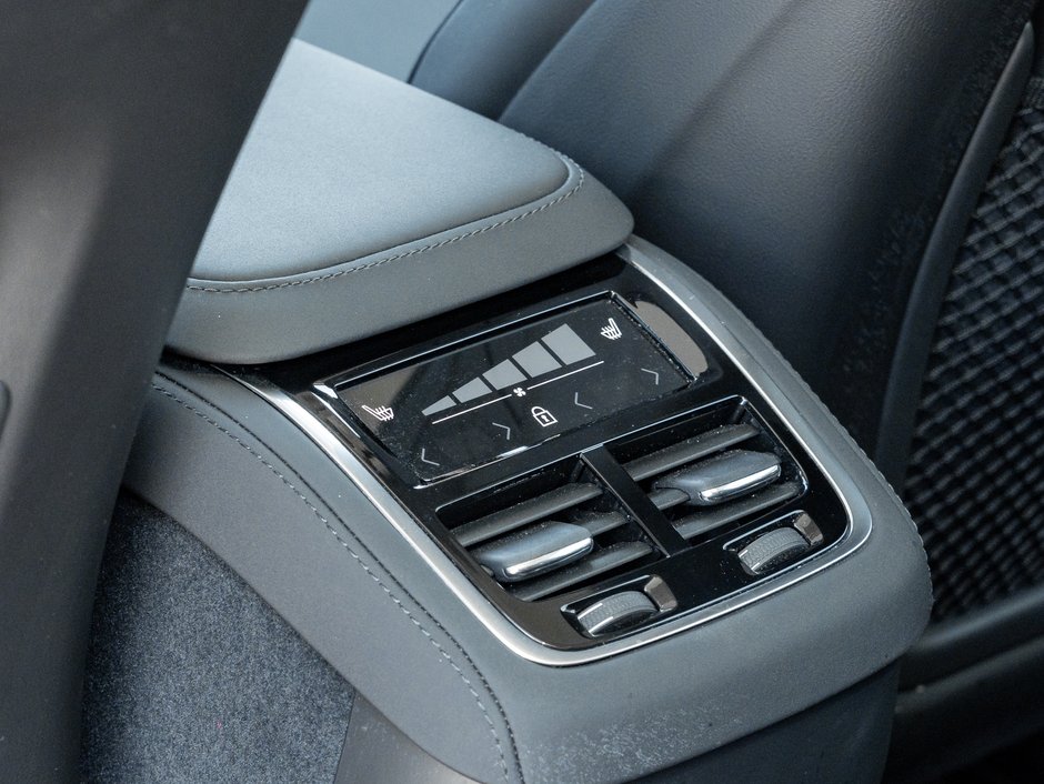 2026 Volvo XC90 B6 AWD PLUS Dark Theme  VOLVO CPO RATE fr 3.49%*-23