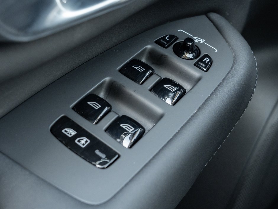 2026 Volvo XC90 B6 AWD PLUS Dark Theme  VOLVO CPO RATE fr 3.49%*-13