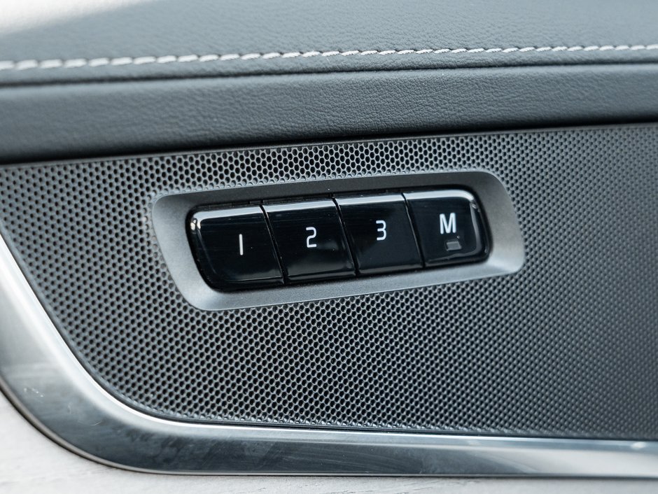 2026 Volvo XC90 B6 AWD PLUS Dark Theme  VOLVO CPO RATE fr 3.49%*-14
