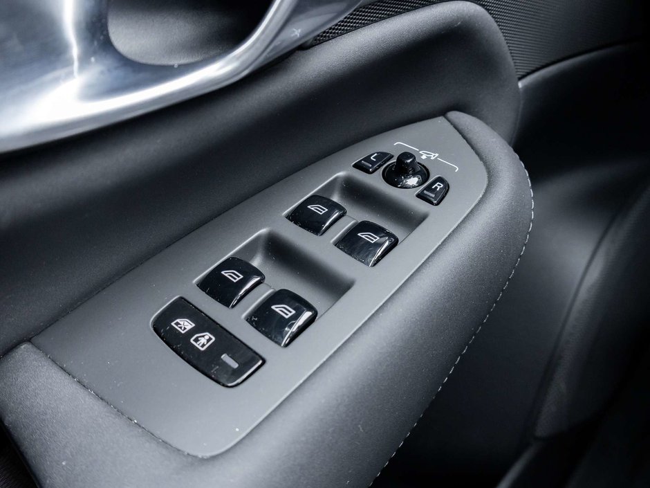 2026 Volvo XC90 Core Bright Theme-13
