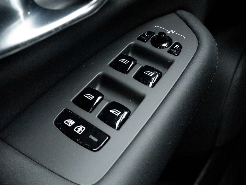 2026 Volvo XC90 Plus Dark Theme-14