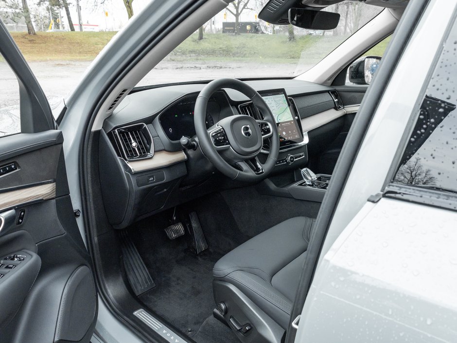 2026 Volvo XC90 B6 AWD PLUS 7-Seater  LOW MILEAGE  LIKE NEW  CPO-7