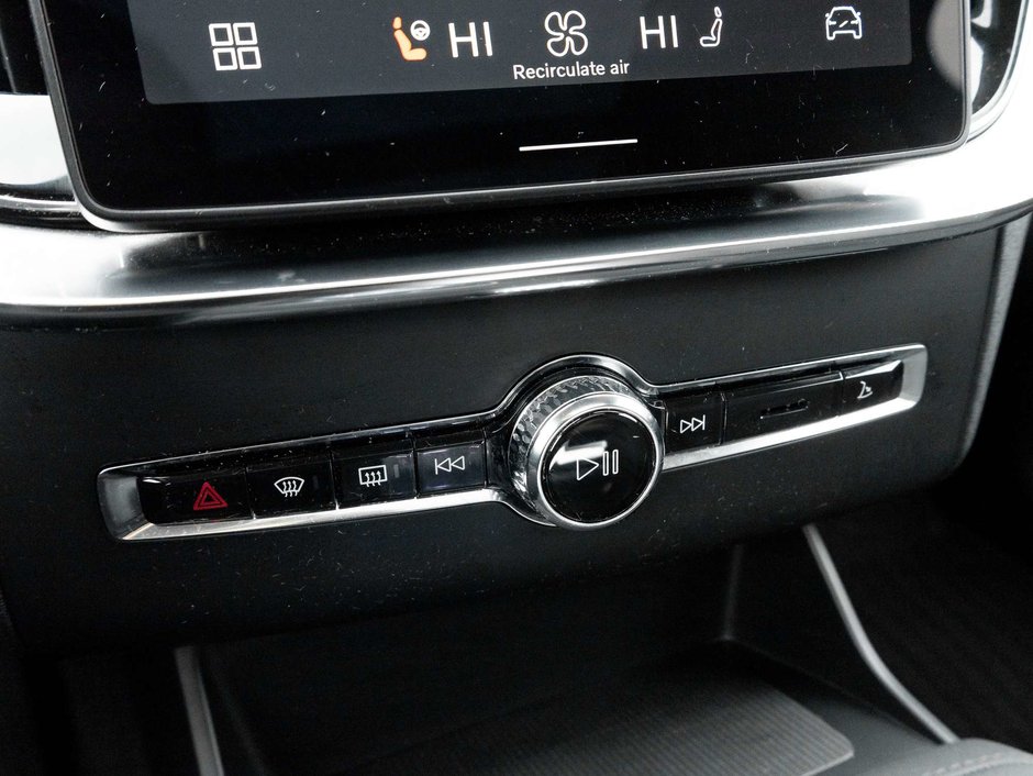 2026 Volvo XC90 Plus Dark Theme-19