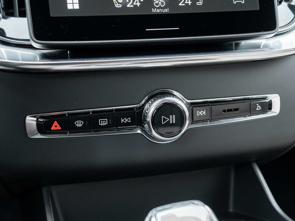 2026 Volvo XC90 B6 AWD Ultra Dark Theme  CPO RATE fr 2.99%*-18