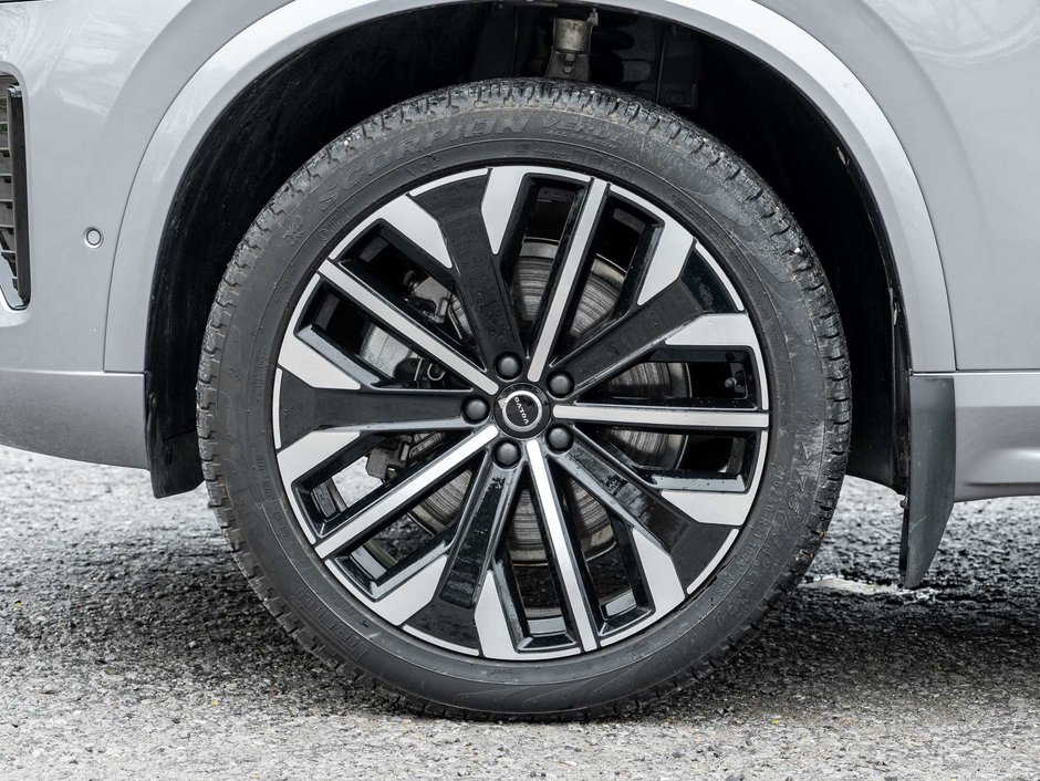 2026 Volvo XC90 Plus Dark Theme-3