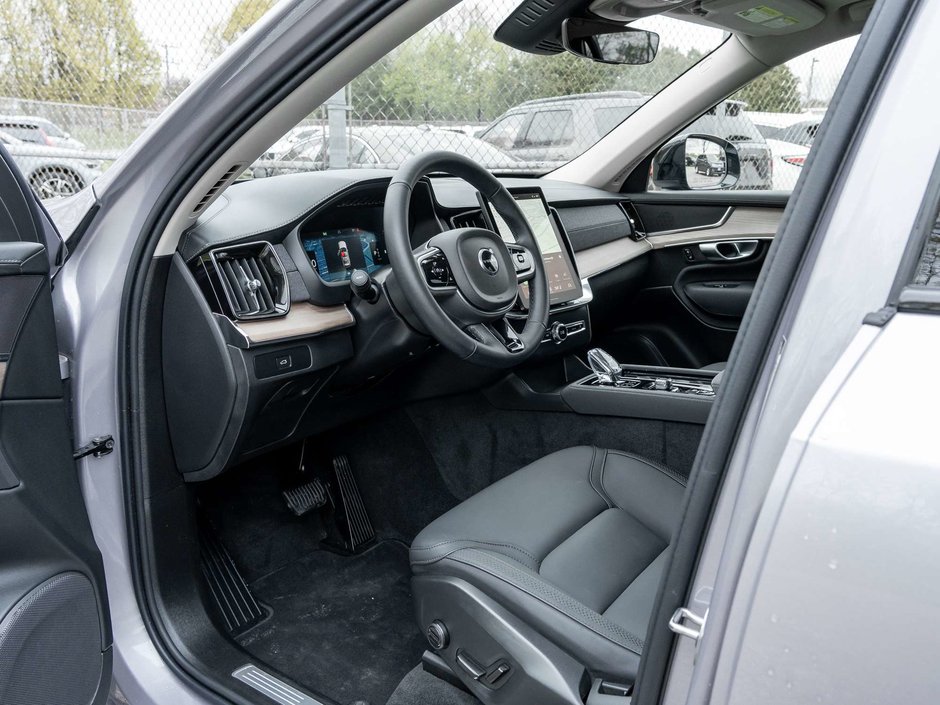2026 Volvo XC90 Plus Dark Theme-6