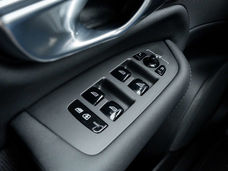2026 Volvo XC90 Plus Dark Theme-13