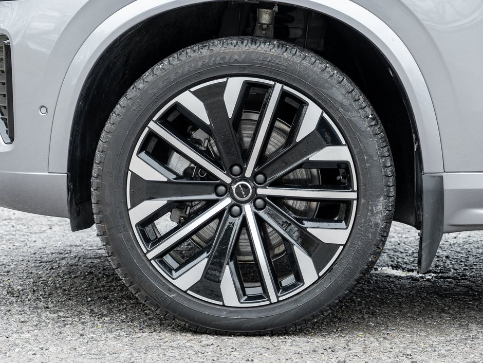2026 Volvo XC90 B6 AWD PLUS Dark Theme  SUPER LOW MILEAGE-3