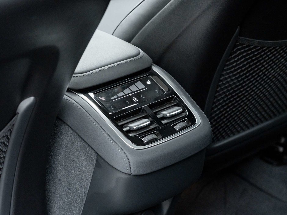 2026 Volvo XC90 Plus Dark Theme-23