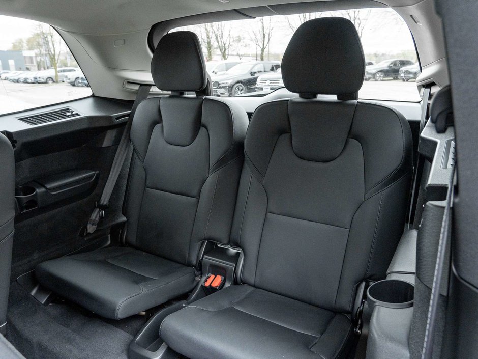 2026 Volvo XC90 Plus Dark Theme-24