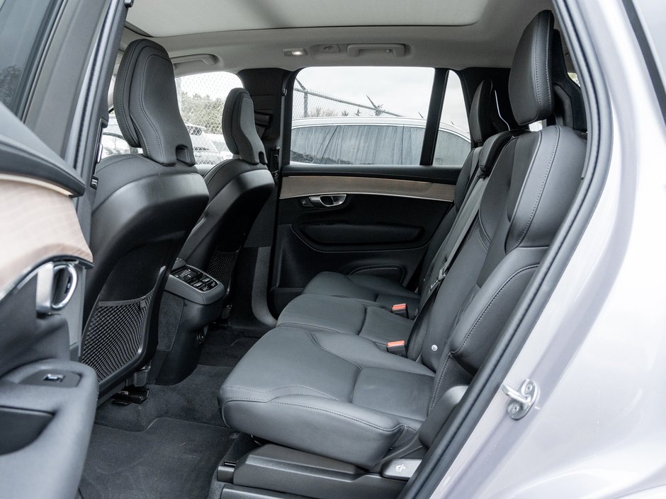 2026 Volvo XC90 B6 AWD PLUS Dark Theme  SUPER LOW MILEAGE-22