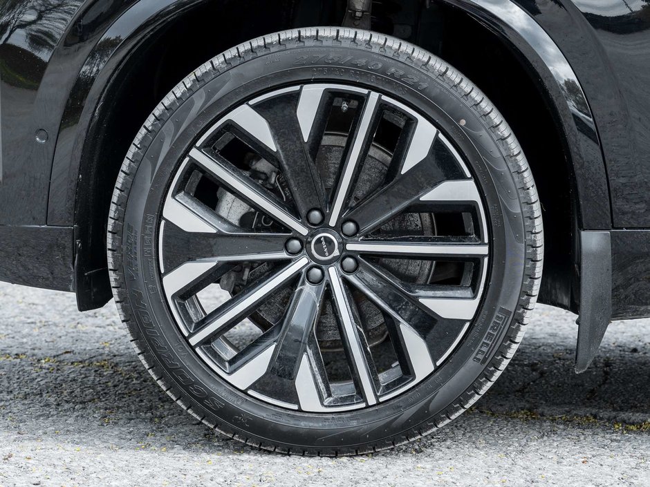 2026 Volvo XC90 Plus Dark Theme-3