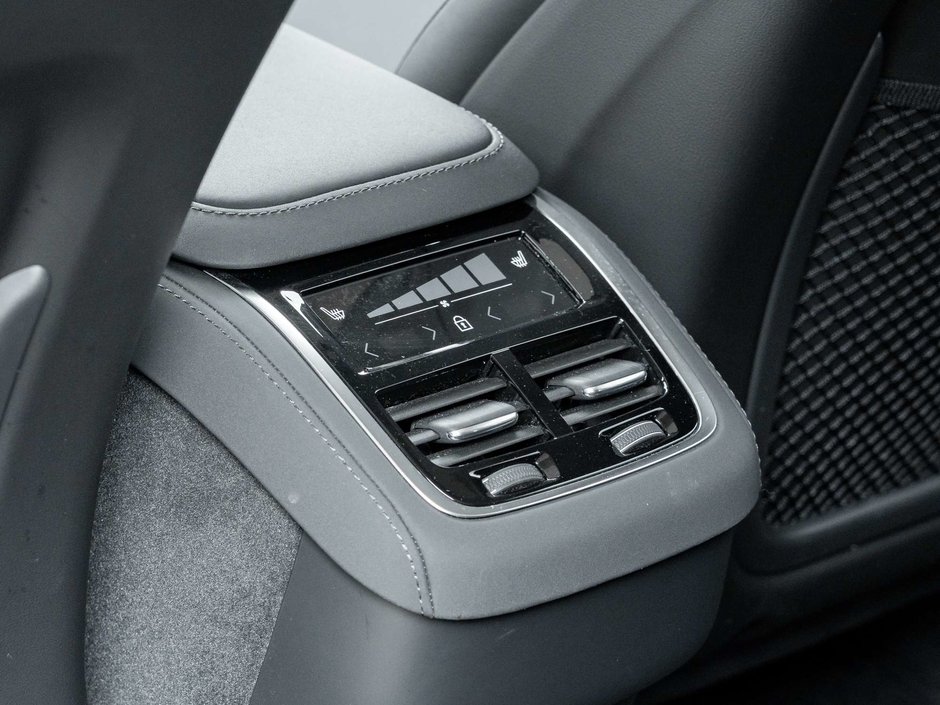 2026 Volvo XC90 Plus Dark Theme-23