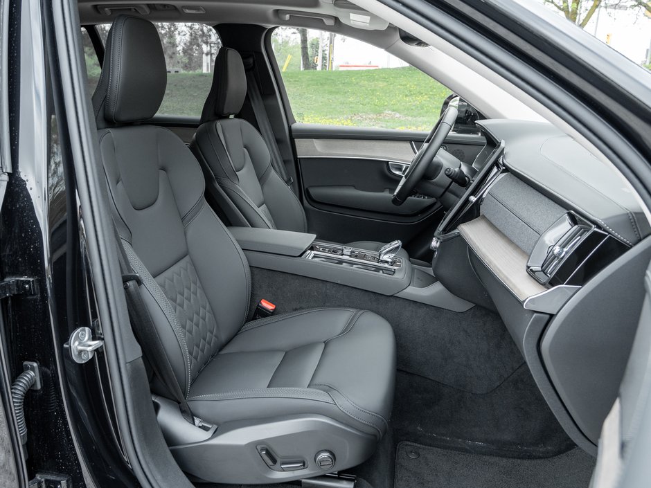 2026 Volvo XC90 B6 AWD PLUS Dark Theme  GREAT VALUE  APR fr 2.99%*-21