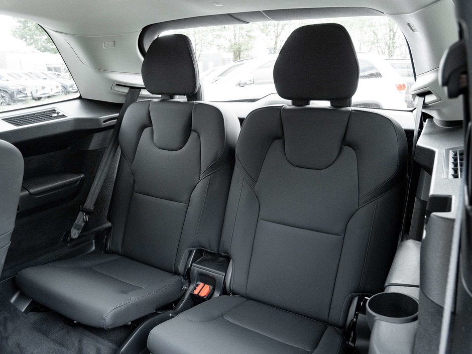 2026 Volvo XC90 Plus Dark Theme-24