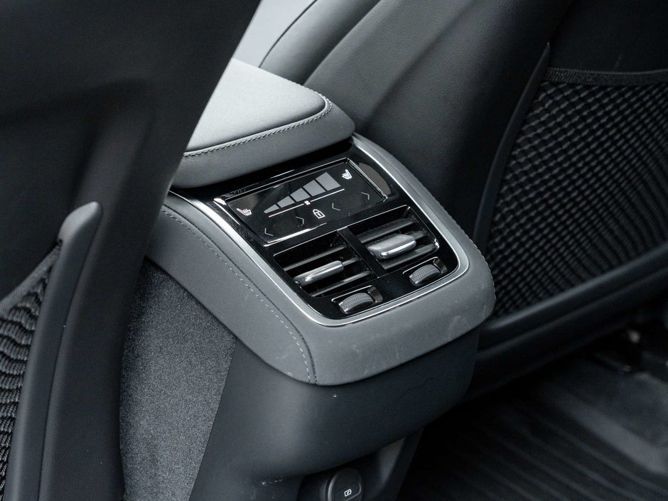 2026 Volvo XC90 Plus Bright Theme-23