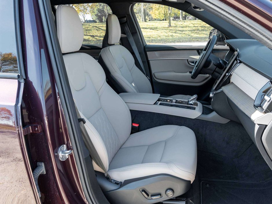 Volvo XC90 PLUS^Foldable Hitch^Harman Kardon^Rate fr 2.99%* 2026-22