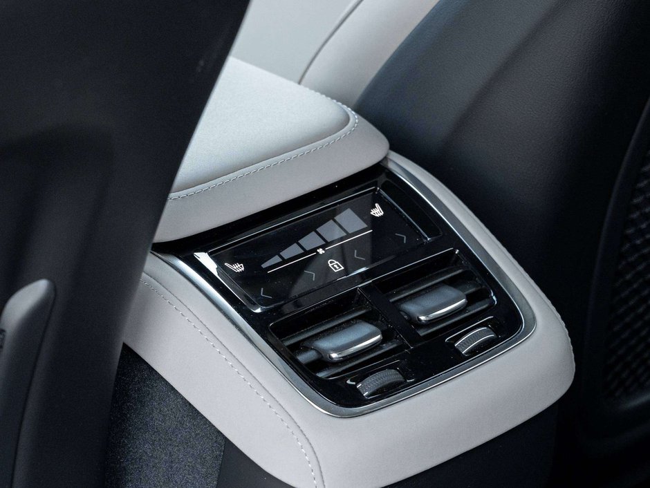 Volvo XC90 PLUS^Foldable Hitch^Harman Kardon^Rate fr 2.99%* 2026-24