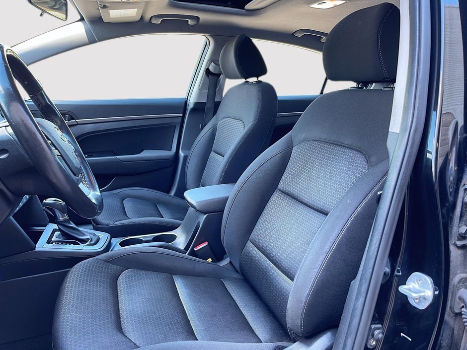 Hyundai Elantra GLS 2017-8