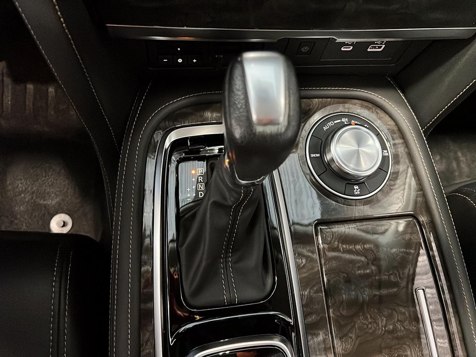 Nissan Armada Platinum 2023-12