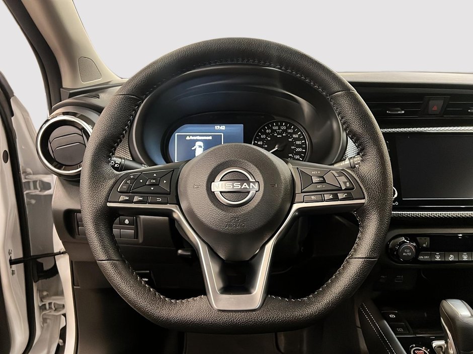 2025 Nissan Kicks Play SV-10