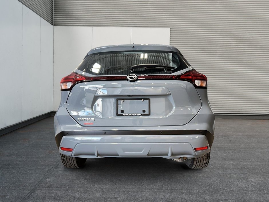 2025 Nissan Kicks Play S-2